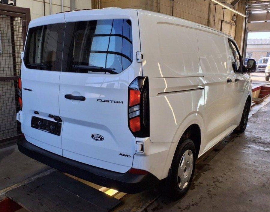 Ford Transit Custom L1H1 4x4 Automatik – Allrad, AHK 2,8 t – ab 253 €/Monat