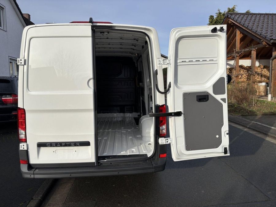 VW Crafter 30 L2H1 – Tageszulassung, 50 km, Kamera & AHK – ab 297,48 €/Monat