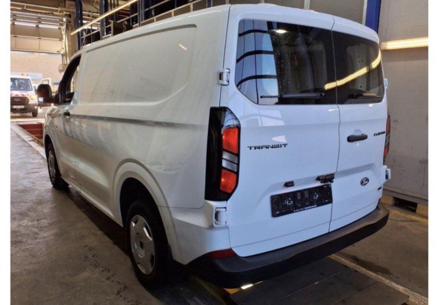 Ford Transit Custom L1H1 4x4 Automatik – Allrad, AHK 2,8 t – ab 253 €/Monat