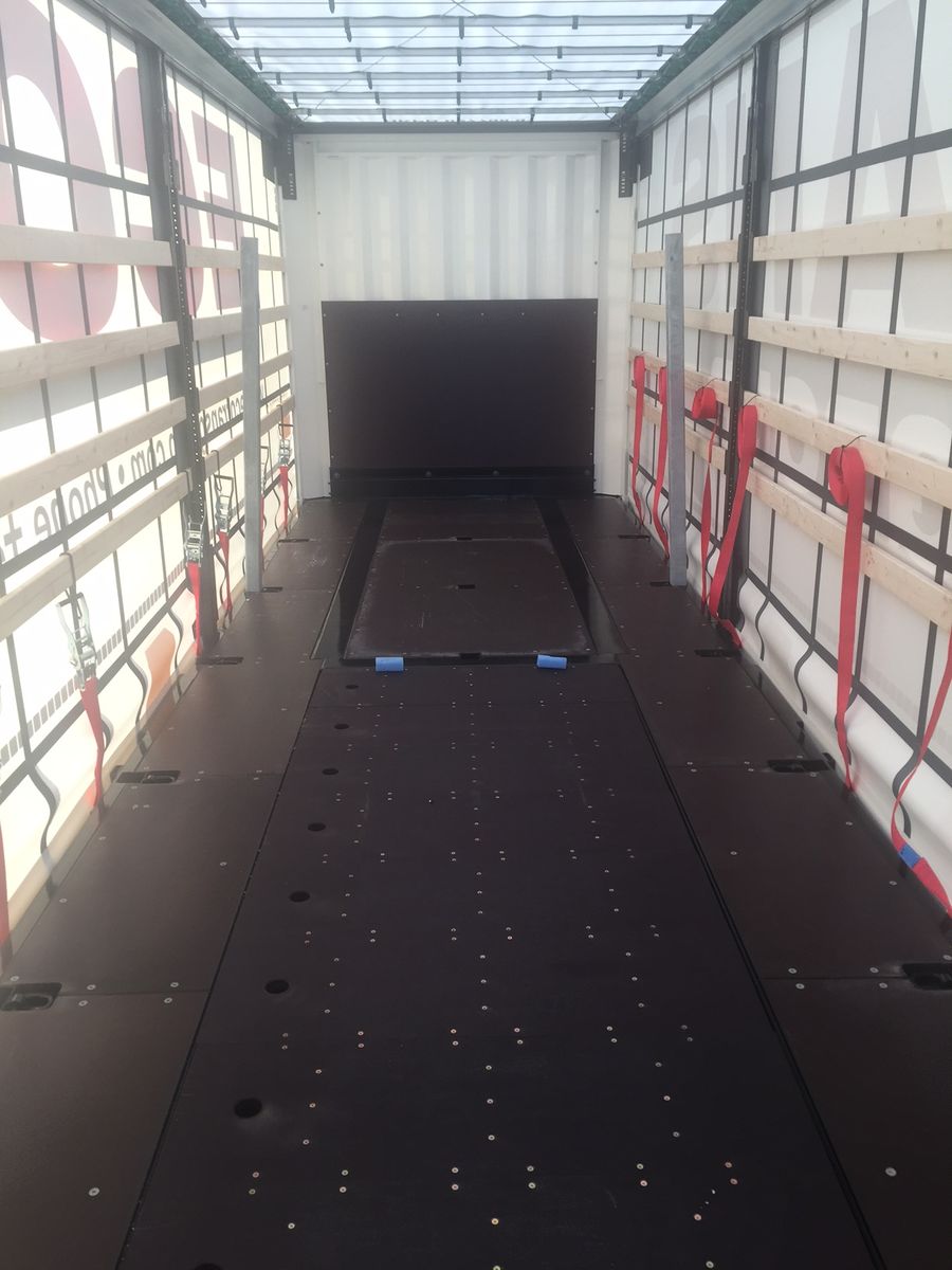 Planenauflieger mit Coilmulde
