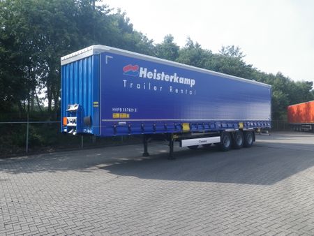 Planenauflieger mit Schiebeverdeck