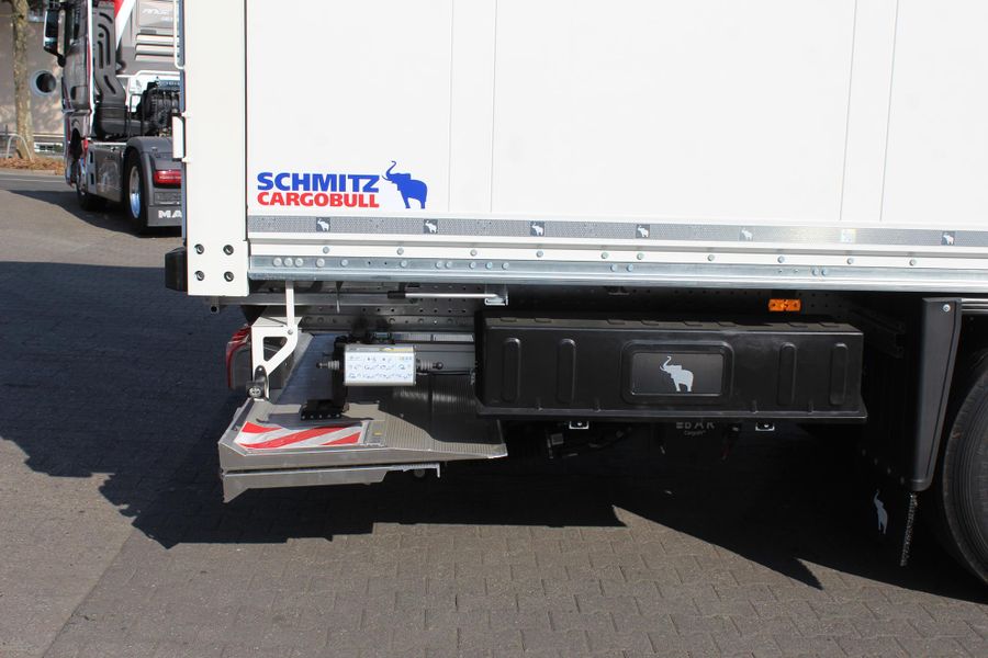 Schmitz Cargobull Koffer Auflieger mit Ladebordwand