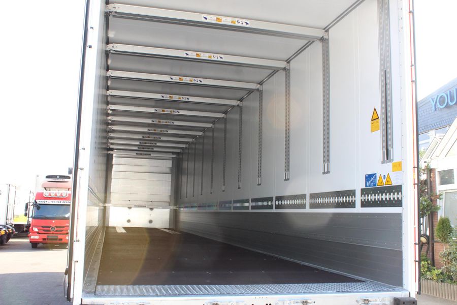 Schmitz Cargobull Koffer Auflieger mit Ladebordwand