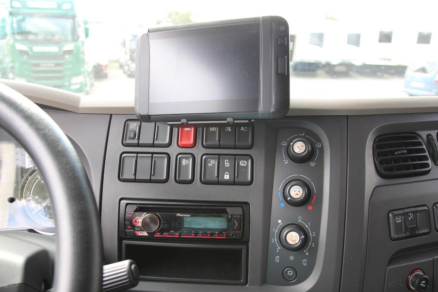 DAF LF 260 Plane