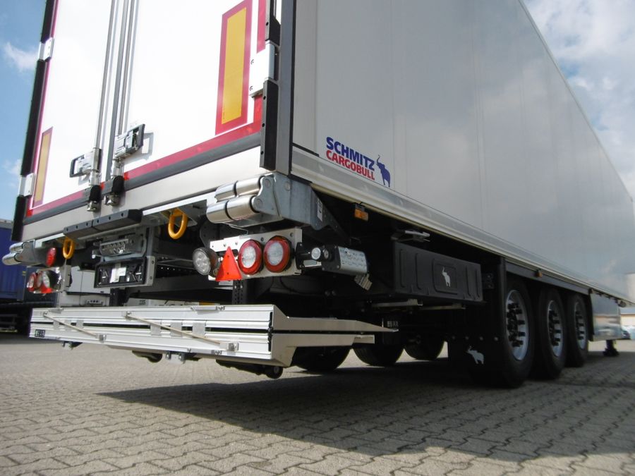 Schmitz Cargobull Kühlauflieger mit Ladebordwand (fabrikneu)