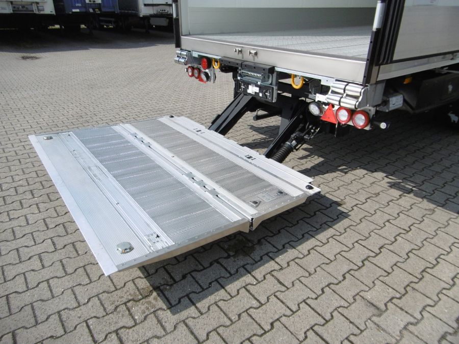 Schmitz Cargobull Kühlauflieger mit Ladebordwand (fabrikneu)